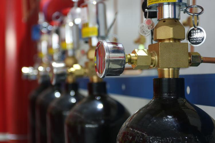 焊接气体充装中的设备选择与操作要点